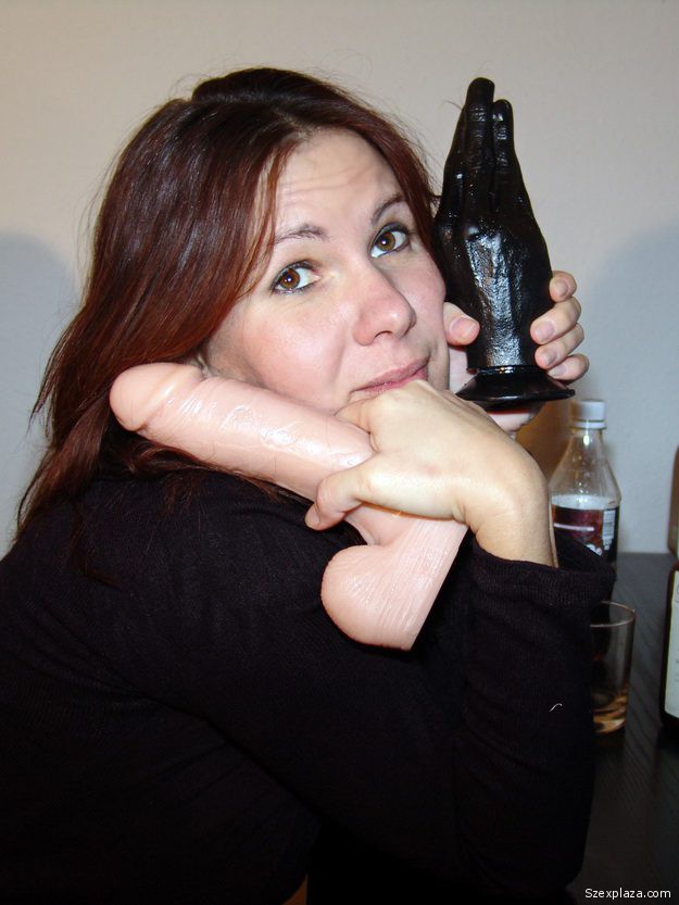 Dr. Balog Emese MILF anyuka dugva és szopatva – Budapest SEX SHOP